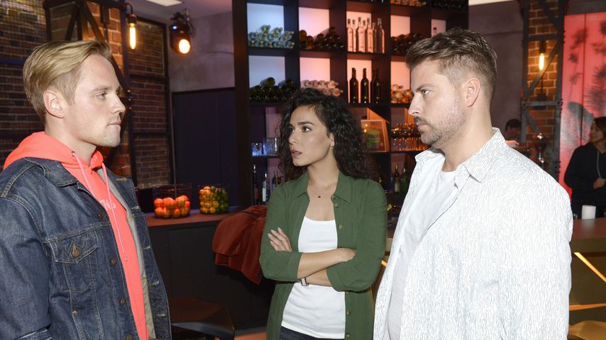 Lars (Timon Ballenberger), Shirin (Gamze Senol) und John (Felix von Jascheroff)