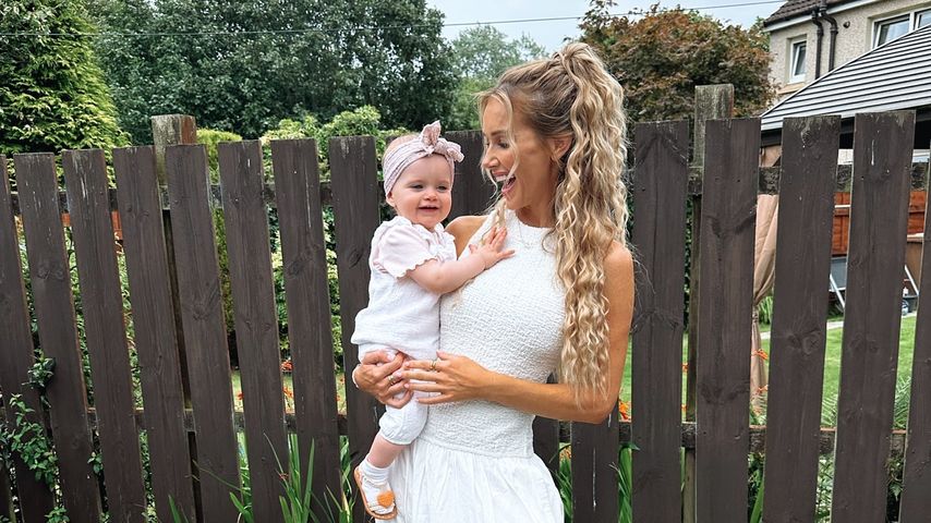 Laura Anderson mit ihrer Tochter Bonnie im August 2024