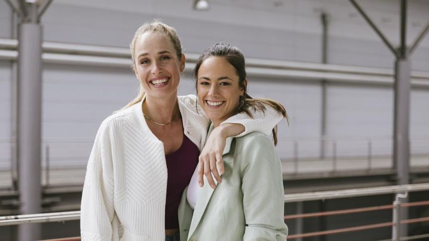 Laura Egger und Irina Schlauch am "Alles was zählt"-Set