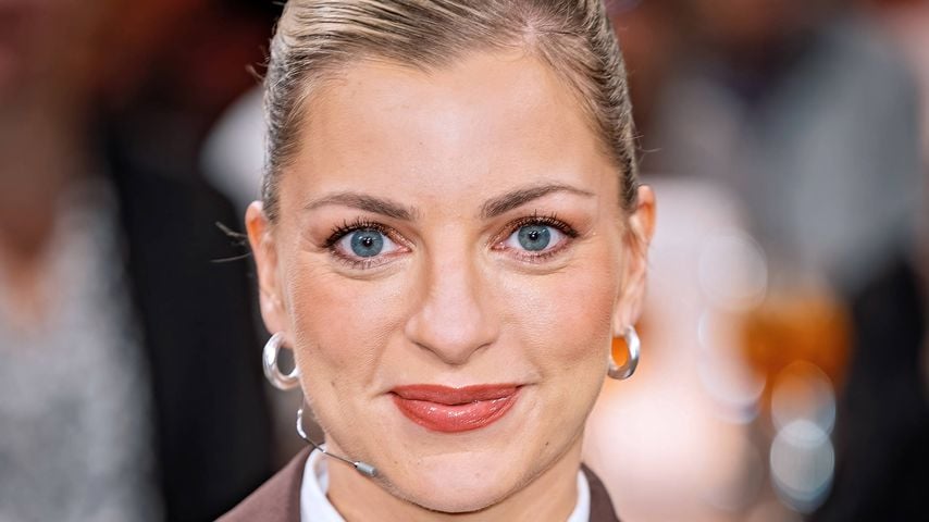 Laura Larsson, Podcasterin