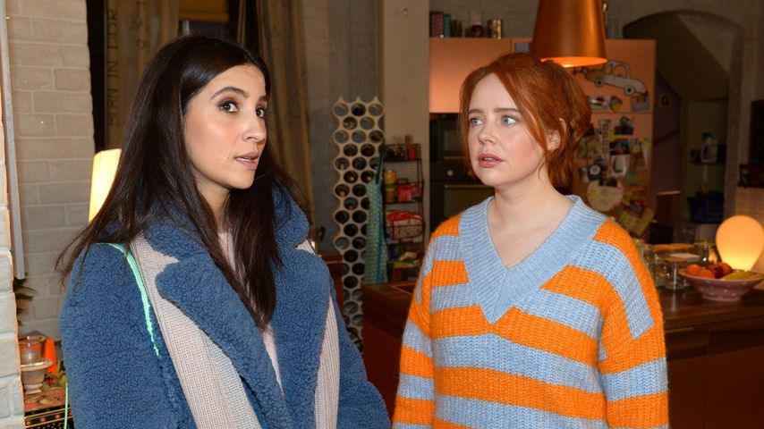 Laura (Chryssanthi Kavazi) und Toni (Olivia Marei) in einer GZSZ-Szene vom 16. Mai 2022
