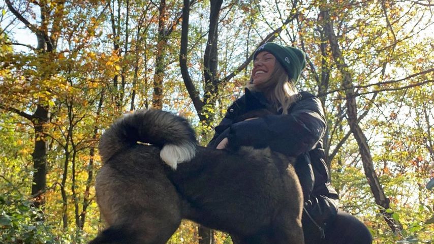 Laura Maria mit ihrer Hündin Akira