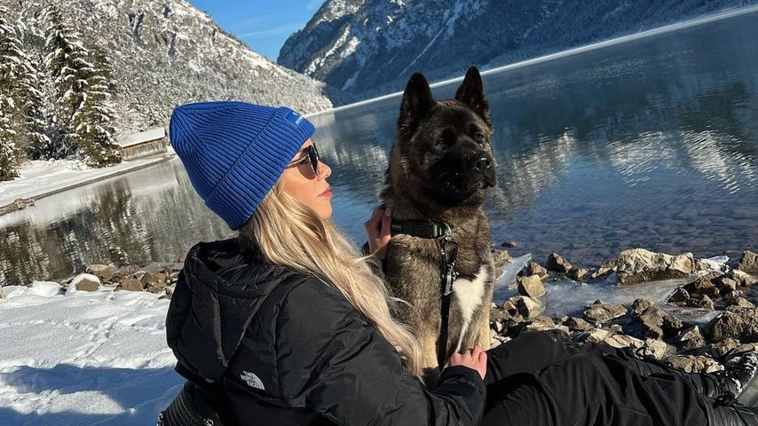 Laura Maria Rypa mit Hündin Akira, Januar 2022