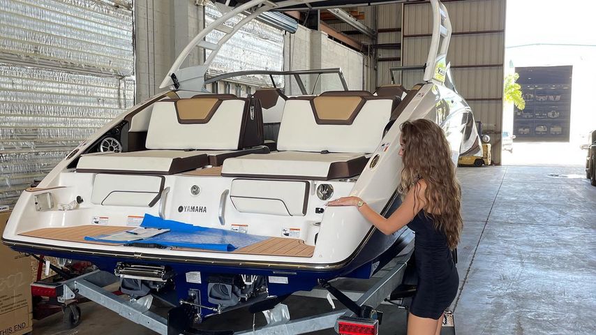 Laura Müller mit ihrem neuen Boot