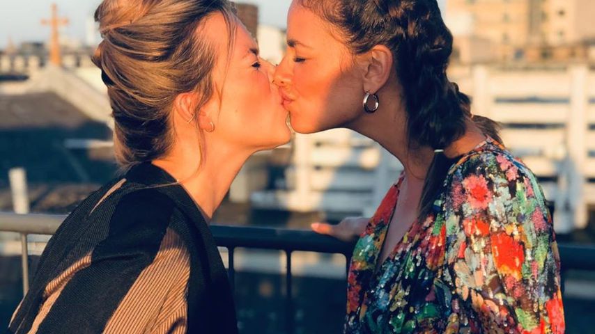 Weltfrauentag: Janina Uhse knutscht Freundin Laura Osswald!