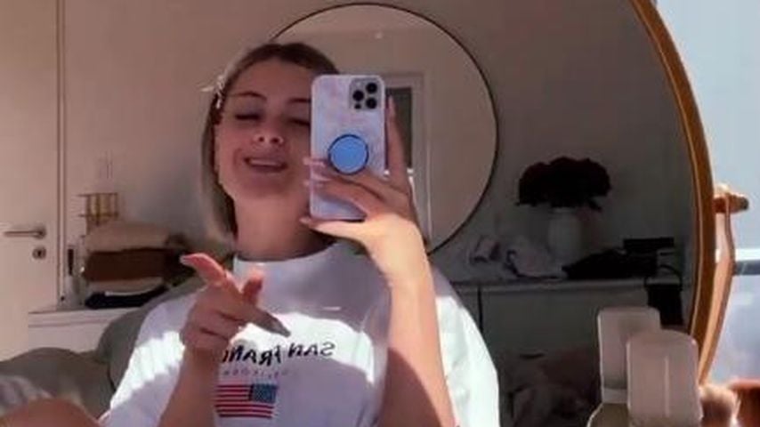 Laura mit Tims Shirt