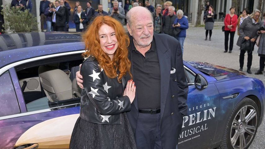 Laura und Ralph Siegel bei der Musical-Premiere von "Ein bisschen Frieden – Summer of Love" im Festspielhaus Neuschwanstein