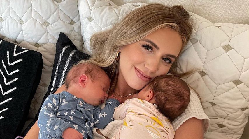 Lauren Burnham mit ihren Zwillingen Senna und Lux
