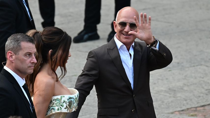 Lauren Sánchez und Jeff Bezos auf dem Weg zu ihrem Pre-Wedding-Dinner im Juni 2025