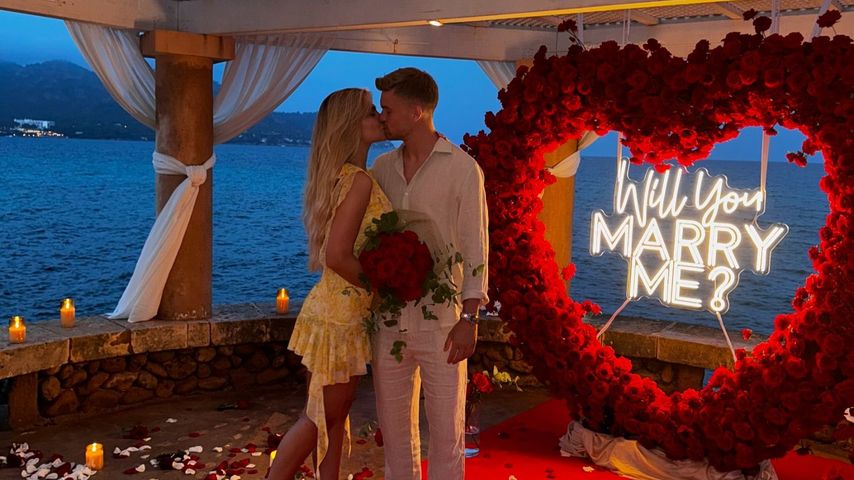 Lea Prinz und Maximilian Mittelstädt bei ihrer Verlobungsfeier im Juli 2024