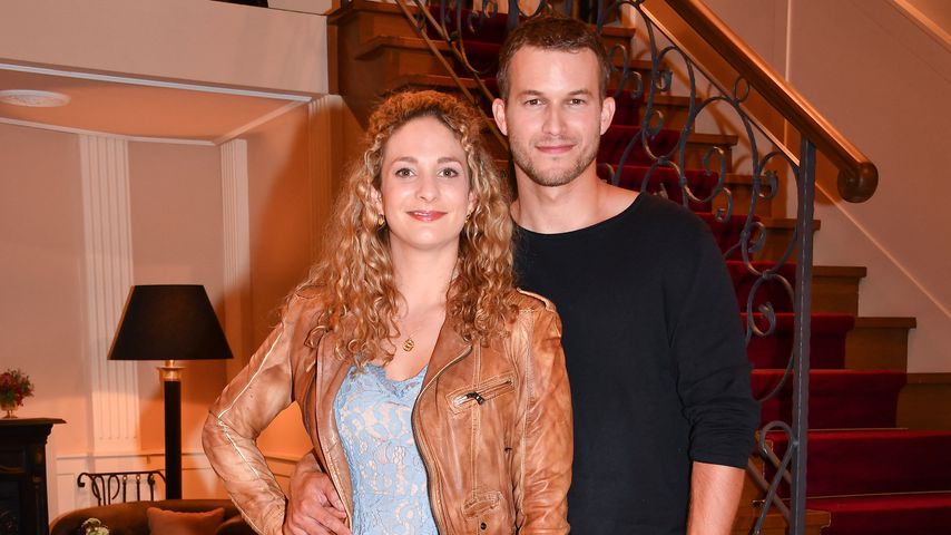 Léa Wegmann und Florian Frowein im Bavaria Filmstudio München in Geiselgasteig-Gruenwald