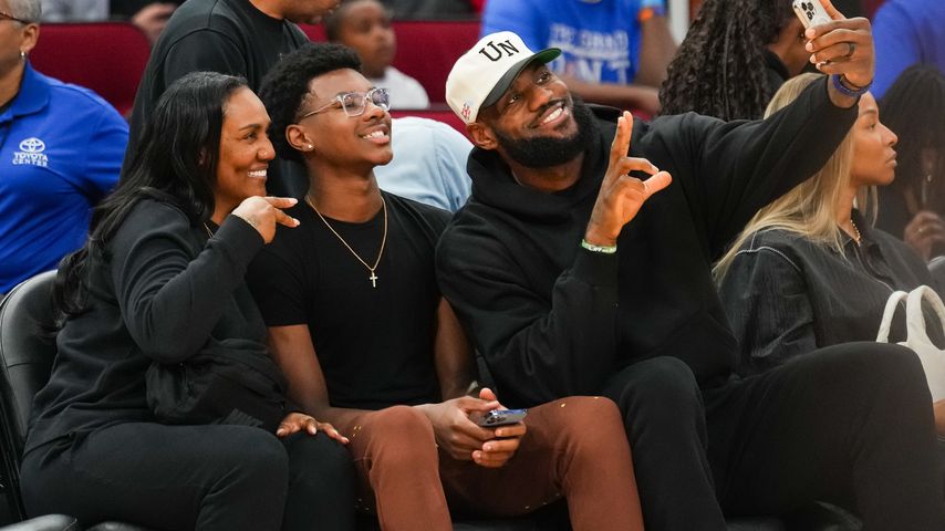 LeBron James (r.) mit seiner Mutter Gloria und seinem Sohn Bryce