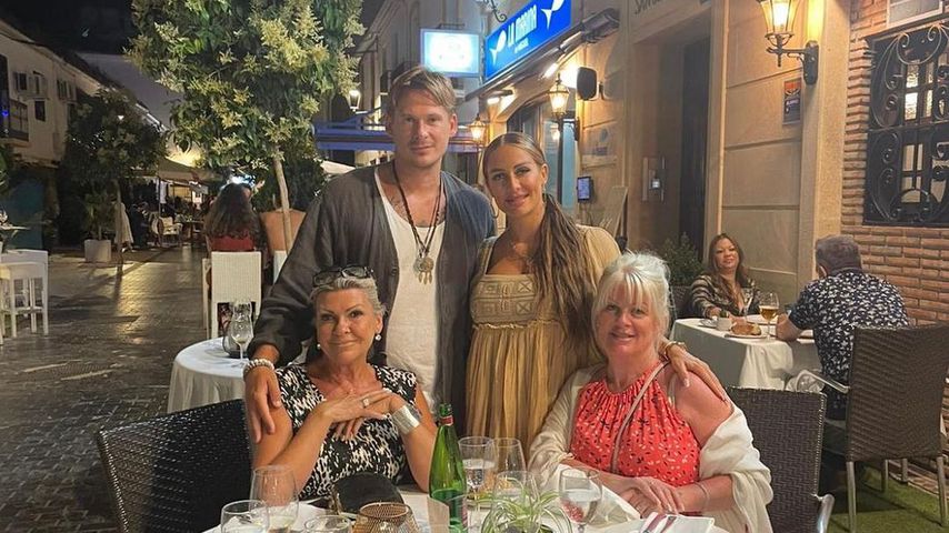 Lee Ryan mit seiner Freundin Verity und anderen Familienmitgliedern