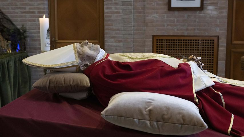 Leichnam von Papst Benedikt XVI.