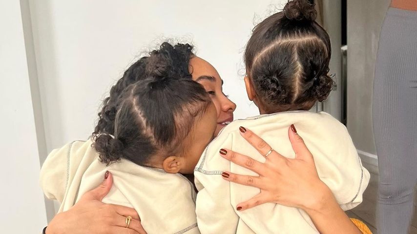 Leigh-Anne Pinnock mit ihren Kindern im April 2023