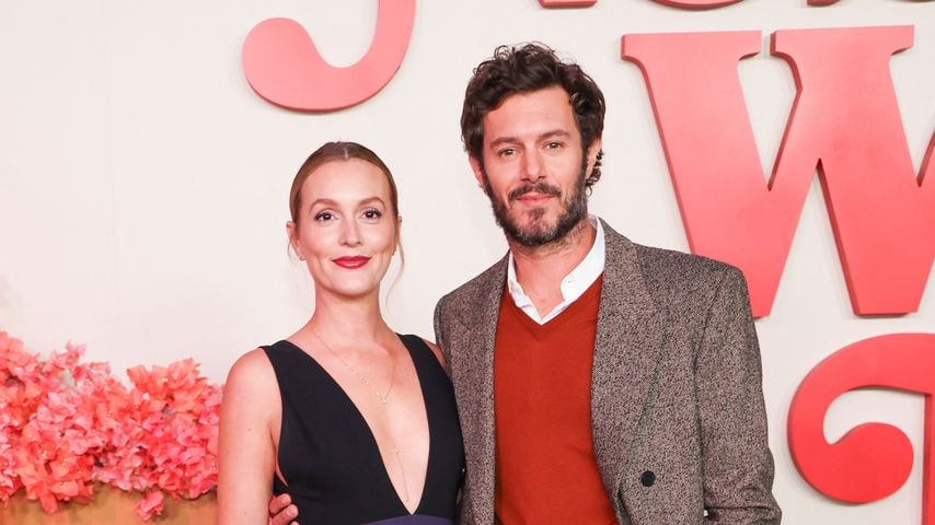 Leighton Meester & Adam Brody strahlen bei Netflix-Premiere