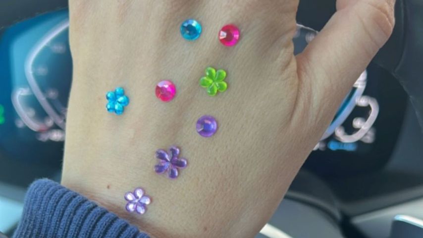 Lena Gerckes verzierte Hand