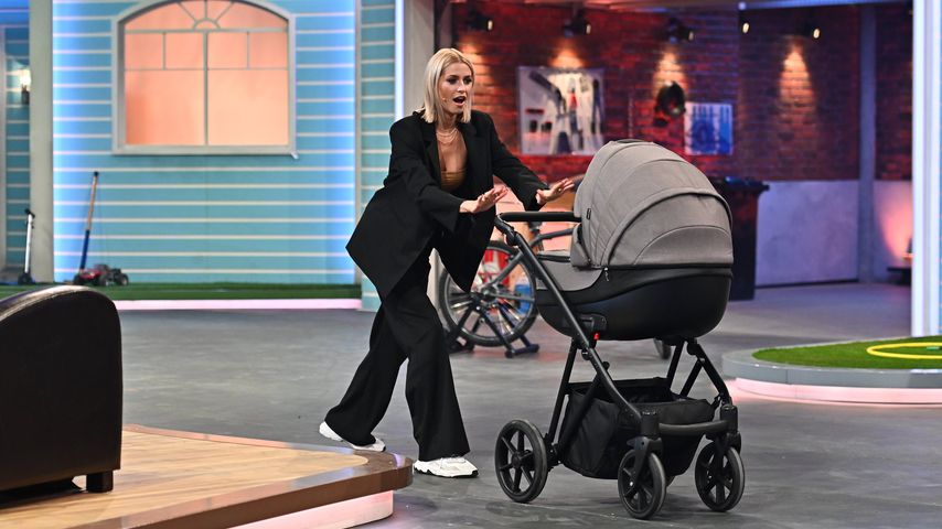 Noch ohne Babybauch: Lena Gercke schwanger & bauchfrei im TV