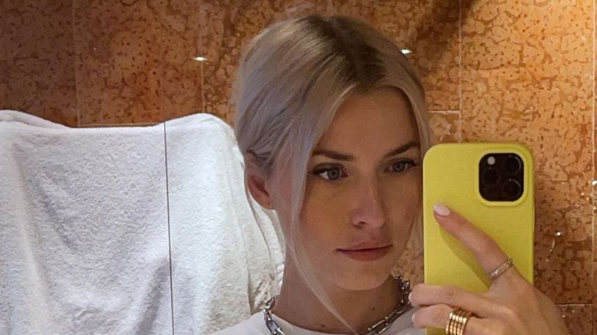 Ganz leger: Model Lena Gercke kann auch total natürlich!