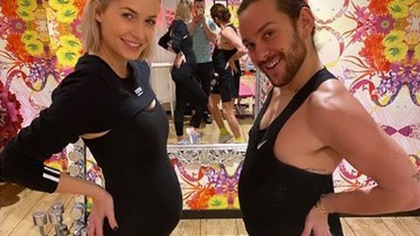 Lena Gercke und Riccardo Simonetti vergleichen ihre Bäuche!