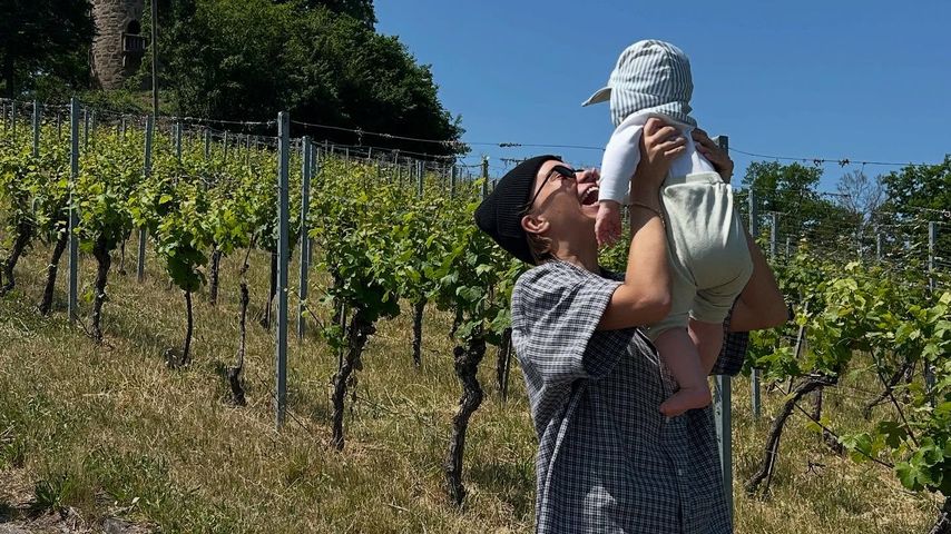 Lena Mantler und ihr Neffe im Juni 2025