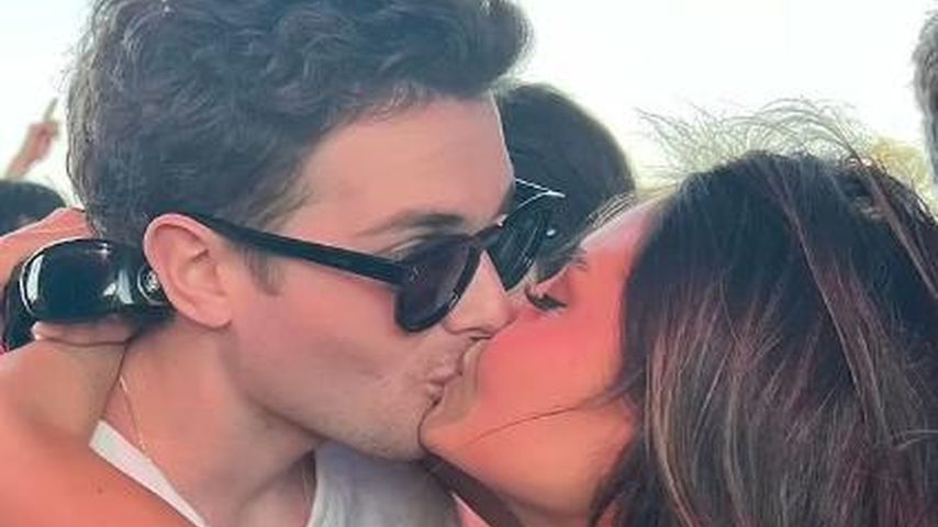 Leni Klum küsst ihren Freund auf dem Coachella-Festival