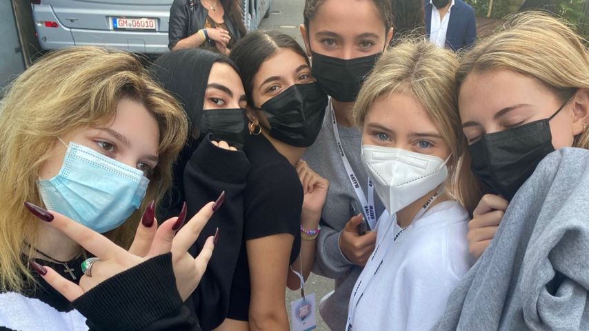 Leni Klum mit ihren Freundinnen bei der Berlin Fashion Week