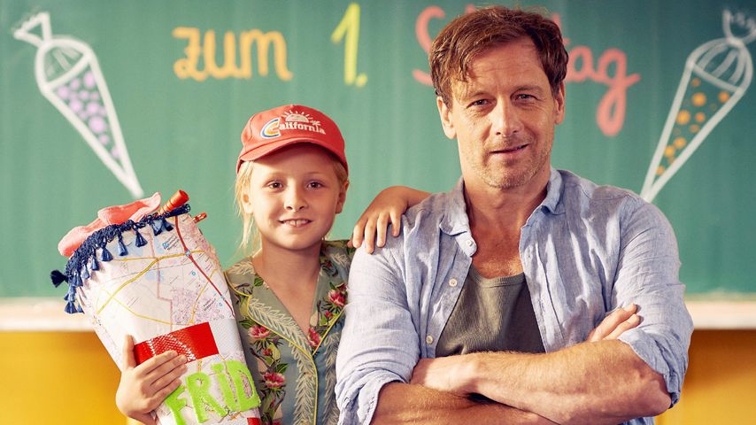 Leni Säugling als Frida und Hendrik Duryn als Stefan in "Der Lehrer"
