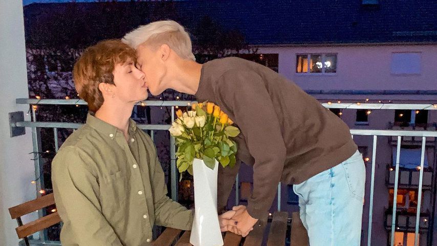 Leon Content mit seinem Freund, 2020