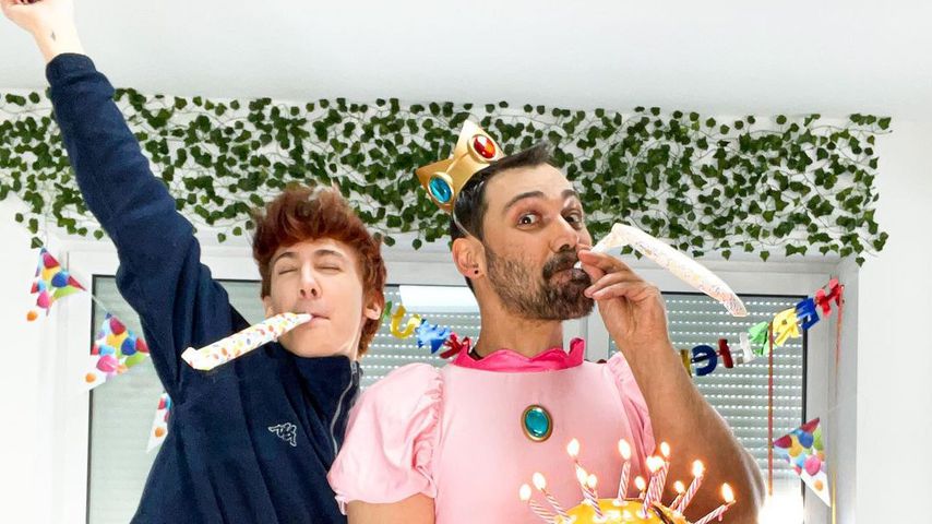Pretty in Pink: Leon Content feiert Geburtstag seines Vaters