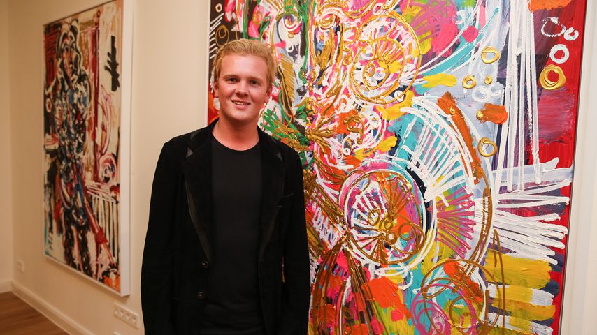 Leon Löwentraut bei einer Vernissage