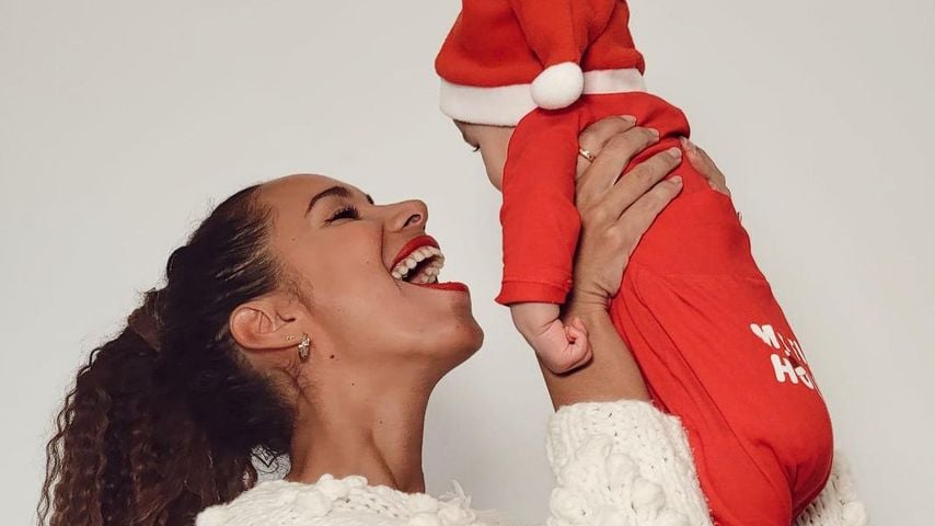 Erstes Weihnachten: Leona Lewis teilt süßes Pic mit Baby