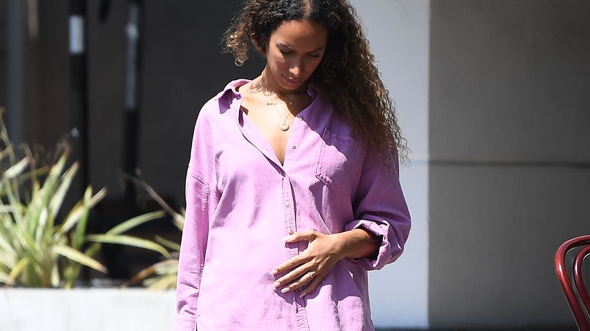 Auf offener Straße: Leona Lewis streichelt ihren Babybauch