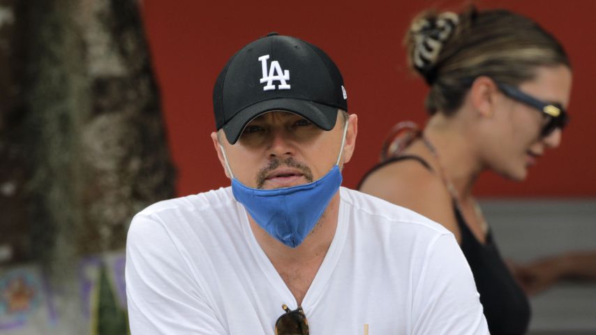 Mit Kippe und Kokosnuss: Leo DiCaprio entspannt auf Hawaii