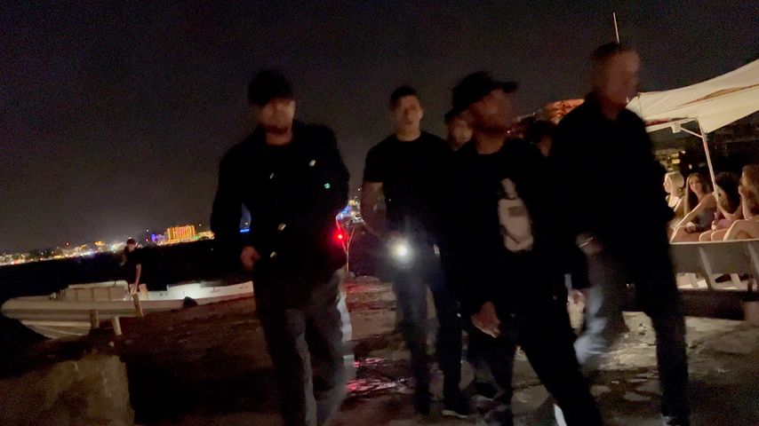 Leonardo DiCaprio (links) mit einer Gruppe von Freunden