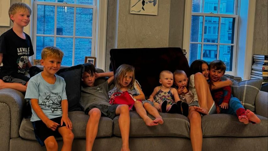 Leonardo, Romeo, Rafael, María, Ilaria, Carmen und Eduardo Baldwin mit Irelands Tochter Holland
