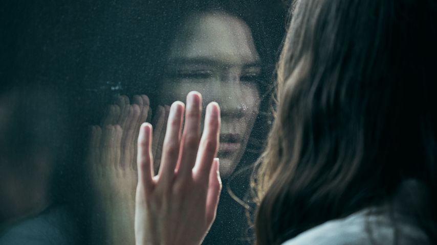 Léonie Vincent spielt Lejla in der Netflix-Serie "Die Glaskuppel"