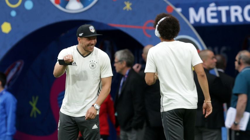 Von Poldi veralbert: Träumt Leroy Sané hier vom EM-Sieg?
