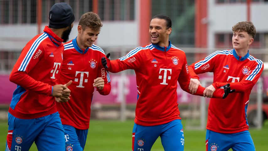 Eric Maxim Choupo-Moting, Josip Stanisic, Leroy Sane und Paul Wanner beim Training