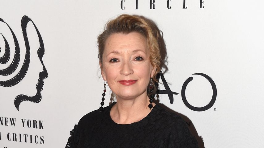 Lesley Manville stichelt gegen Ex Gary Oldman nach 30 Jahren
