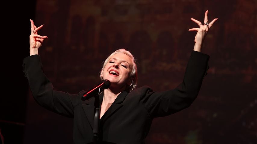 Leslie Clio tritt beim 31. Leipziger Opernball in der Oper Leipzig auf