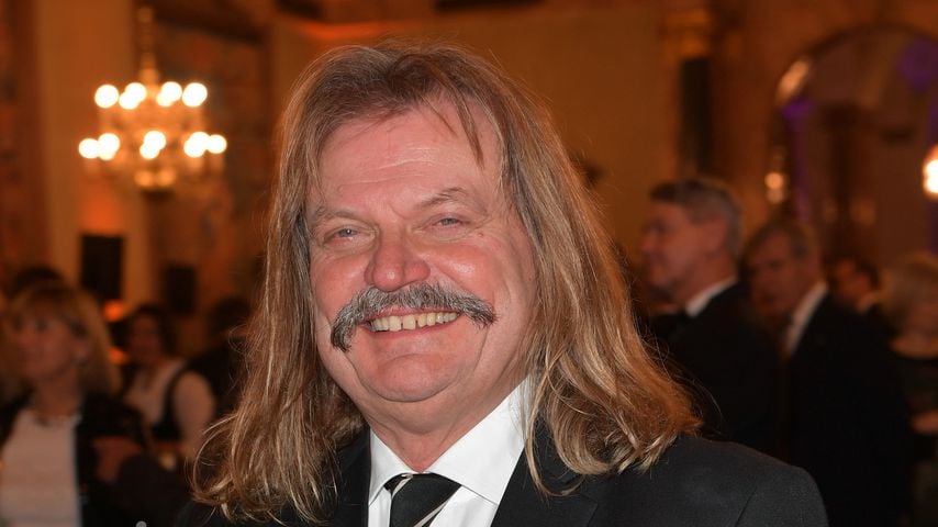 Nach Sturz vom Baum: Leslie Mandoki bangt um Tochter Julia!