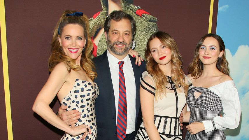 Leslie Mann und Judd Apatow mit ihren Töchtern Irisa und Maude im Dezember 2019