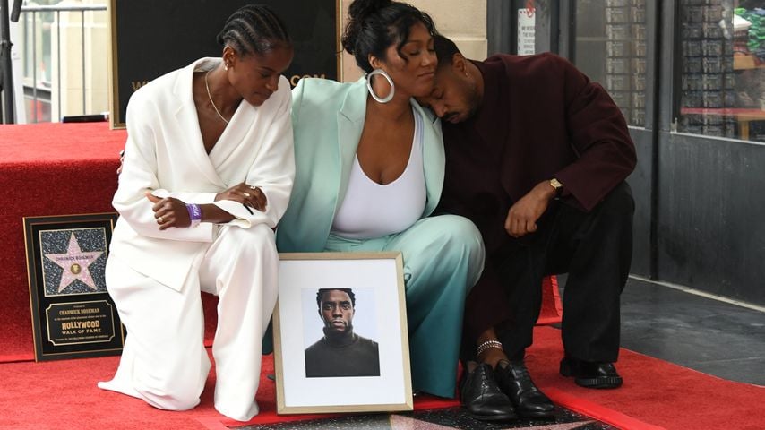 Letitia Wright, Taylor Simone Ledward und Michael B. Jordan bei der posthumen Hollywood-Walk-of-Fame-Ehrung für Chadwick Boseman, 2025