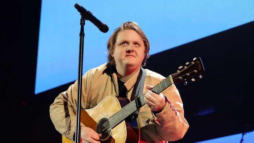Lewis Capaldi, Sänger