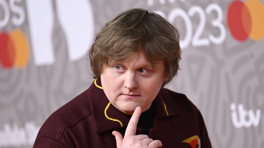 Nach Fan-Sorgen: Lewis Capaldi sieht sehr mitgenommen aus