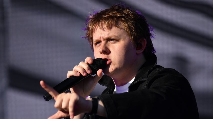 Zu cool für Zug-Fraß? Lewis Capaldi bestellt sich eine Pizza