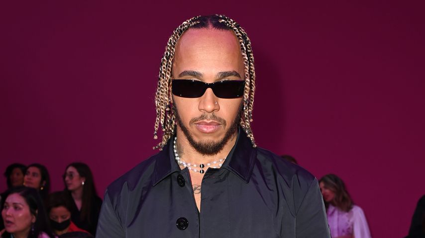 Lewis Hamilton auf der Pariser Fashion Week im März 2022