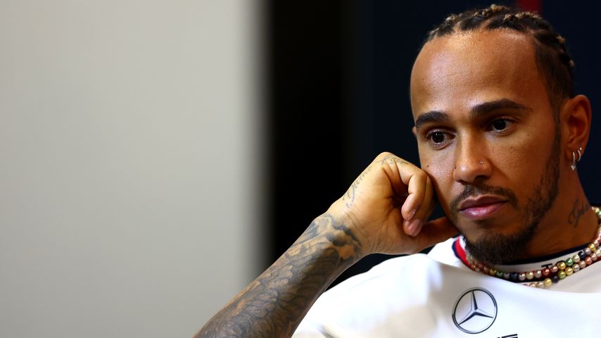 Totalschaden: Lewis Hamilton crasht Ferrari in Barcelona