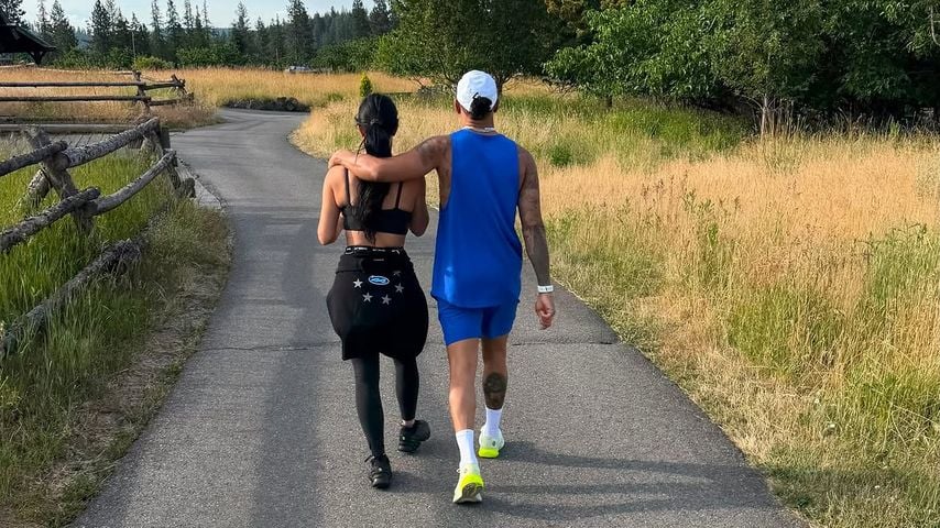 Lewis Hamilton und Kim Kardashian – sie trägt einen Hoodie seiner Lifestyle-Marke +44